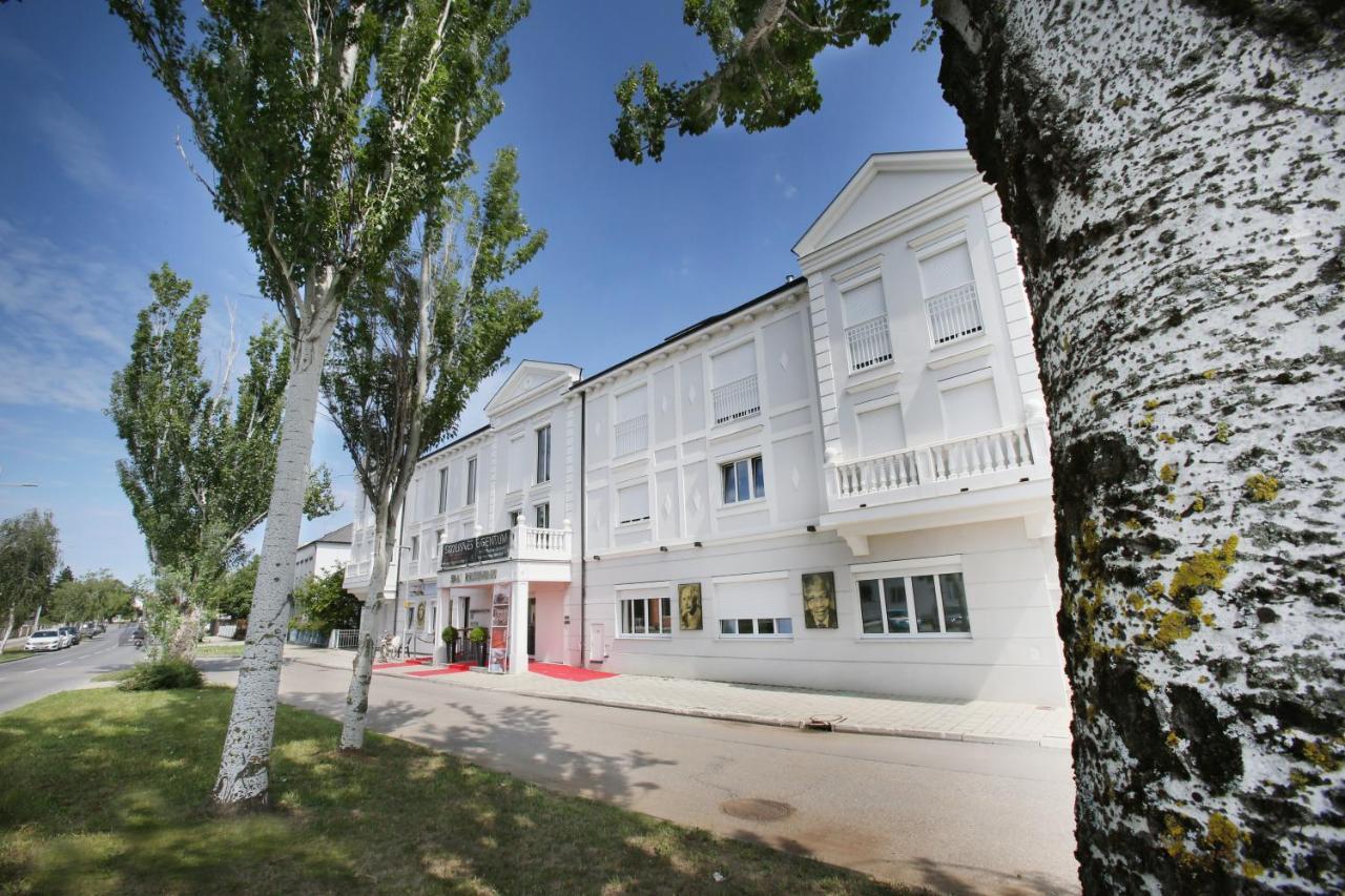 25H Spa-Residenz Best Sleep Privat Garden & Pools نيوسيدل آم سي المظهر الخارجي الصورة
